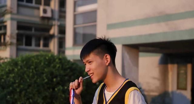 营养物质|正处于初中的男孩子,个头也会猛长,家长别错过最佳发育阶段