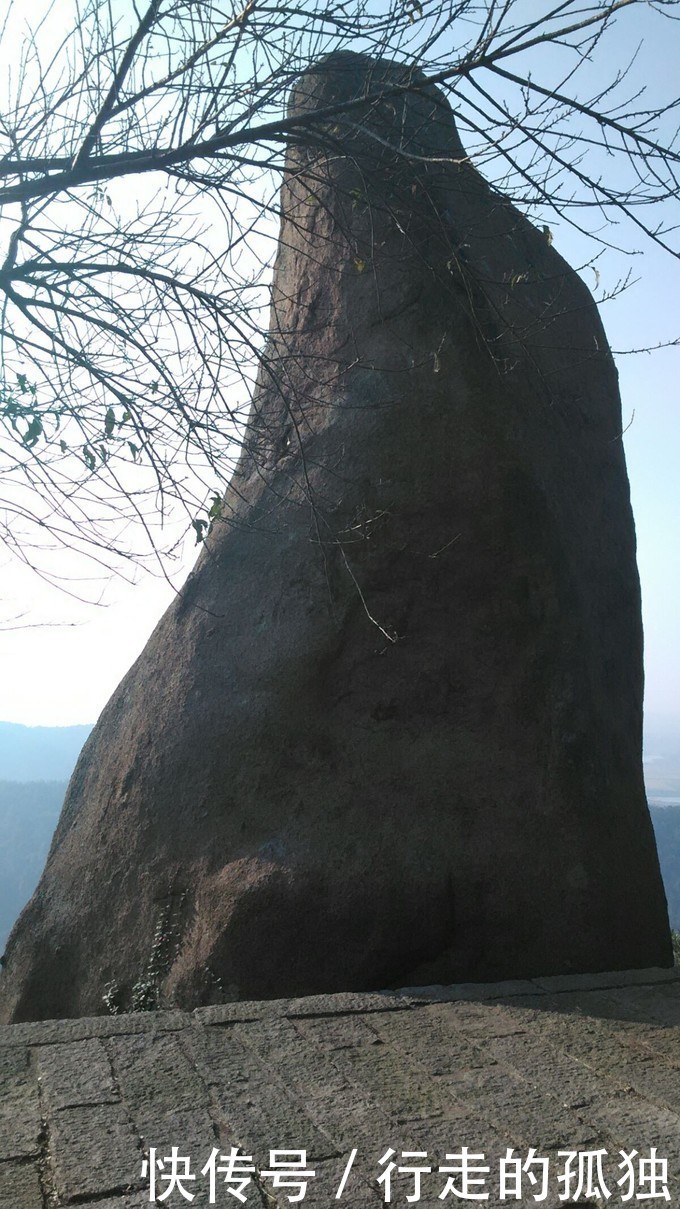 心跳巨石山