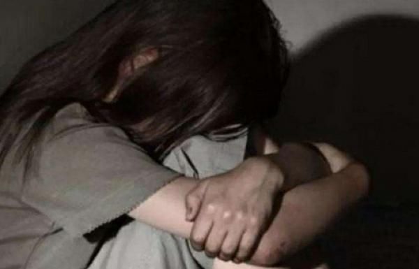 笑笑|妈,有小男孩亲我一下”,两个妈妈不同回答,让孩子的人生不同