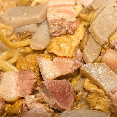  加上五花肉白辣椒一起炖