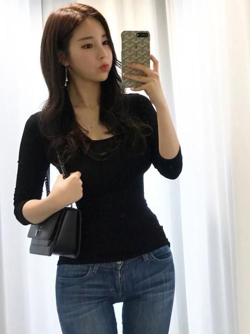 大长腿|小姐姐紧身牛仔裤，细节中彰显美，尽显女性柔美气息