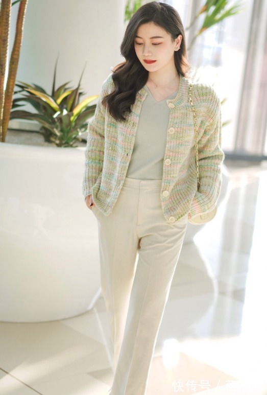 直筒裤|40岁女人选裤子“穿白不穿黑”,借鉴这一组搭配要点,优雅又体面
