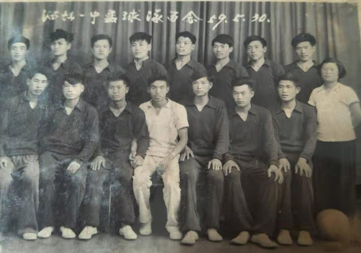 棉裤|临朐六、七十年代的老照片,人们冬天还穿着大棉裤