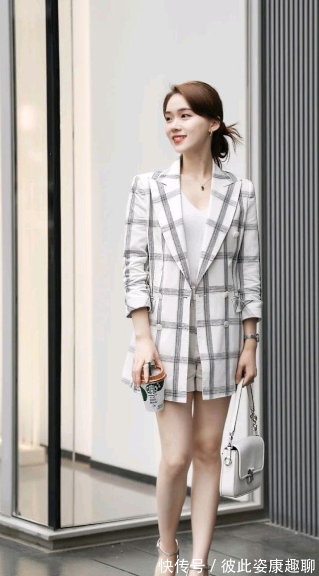 服装|简约又精致的职场穿搭，会让整个人更加精神，甚至可以美成焦点
