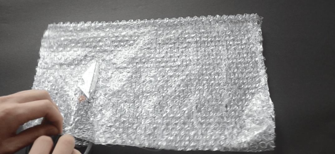 快递箱里的气泡垫别扔了, 没想到它作用这么大, 家家户户用的到