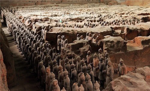 奴隶主|秦始皇的兵马俑里都是真人?一尊裂开的兵马俑,解开千古谜团