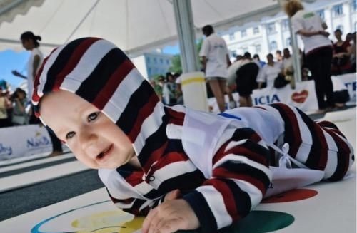 差异|宝宝“先爬后走”与“不爬就走”有3个差异,很多家长还不知道