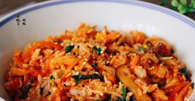 这饭拌一拌就上桌，比焖饭好吃，比煲仔饭简单，热量低，懒人必学