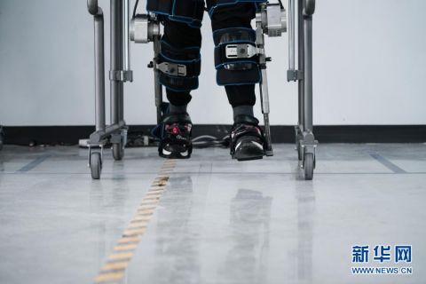 机器人|外骨骼康复训练机器人助力下肢运动功能障碍患者康复训练