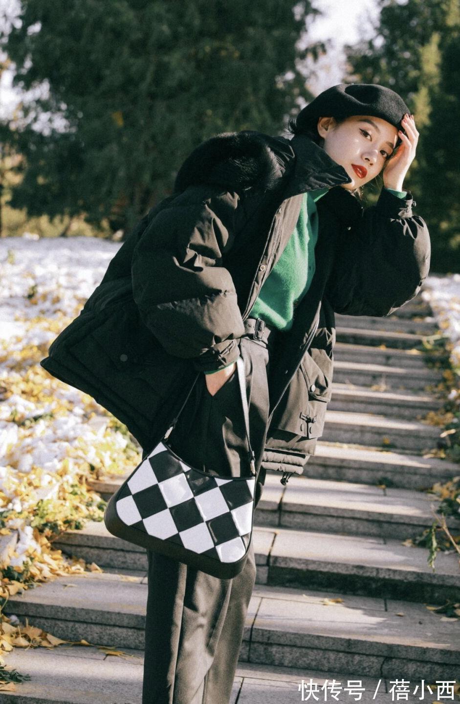 博主|冬季穿羽绒服,建议30、40岁的女人看看这4款穿搭,既时髦又高级