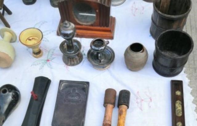  兵马俑|古玩市场那些能把人笑傻的奇葩古董，手持加特林的兵马俑见过吗