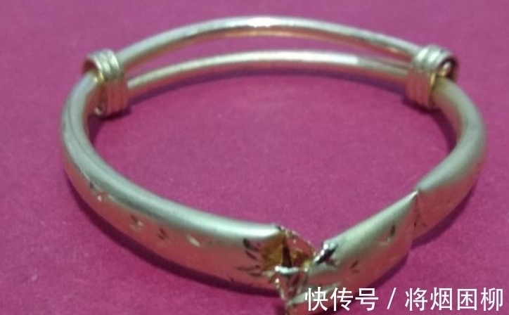 镂空!金店老板不会告诉你:这3种黄金手镯,尽量别买,买过人的都说亏