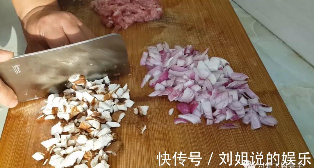 肉末豆腐煎饼|豆腐鸡蛋饼做法，锅里一焖，比吃红烧肉还香，上桌连汤子都不剩