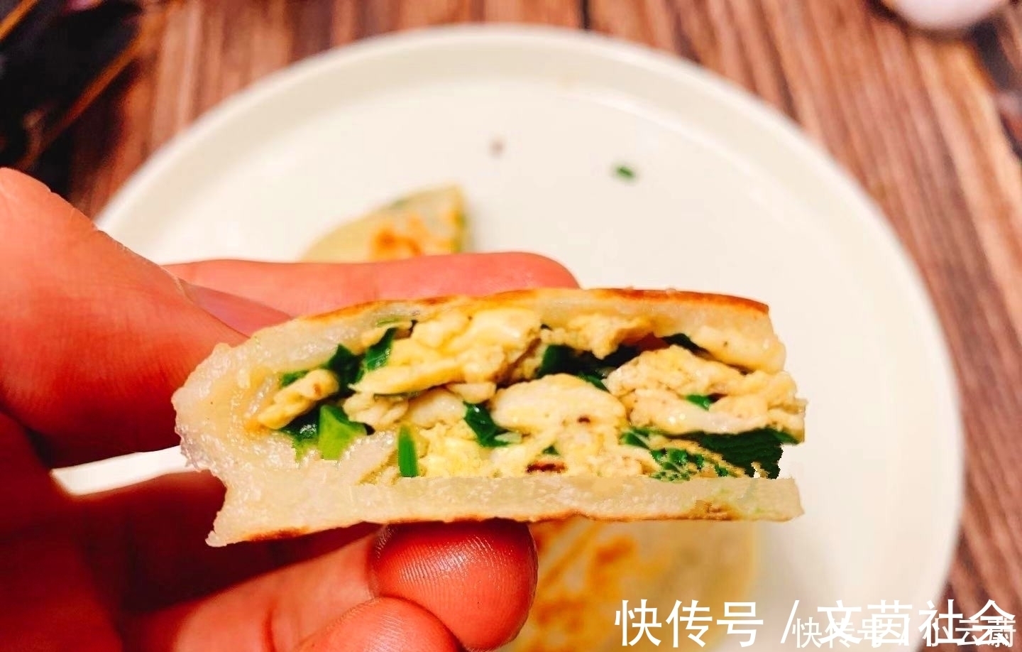 胡大厨|做韭菜盒子时,直接和面是大错特错!少了1步,难怪皮又硬又厚