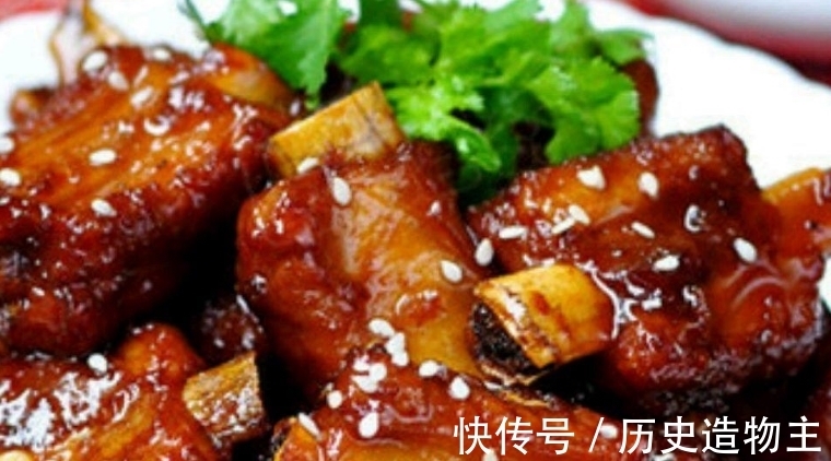 大厨|为何排骨焯水后又腥又柴？大厨：用错水，就别怪排骨难吃不入味！