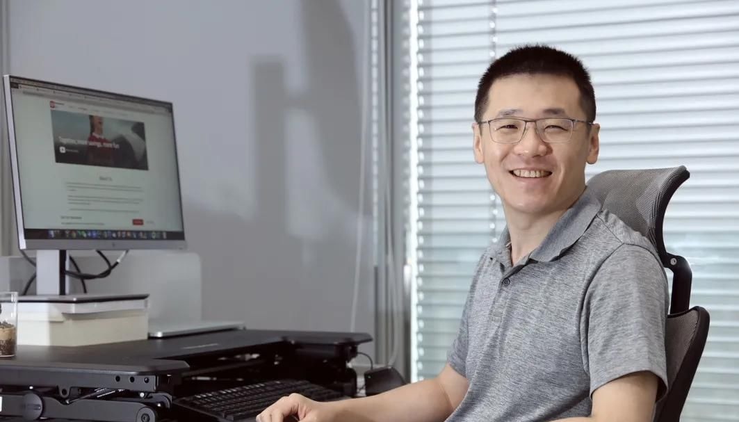 马云|背靠拼多多超马云后，黄峥却散财700亿，卸任CEO，现市值跌6成