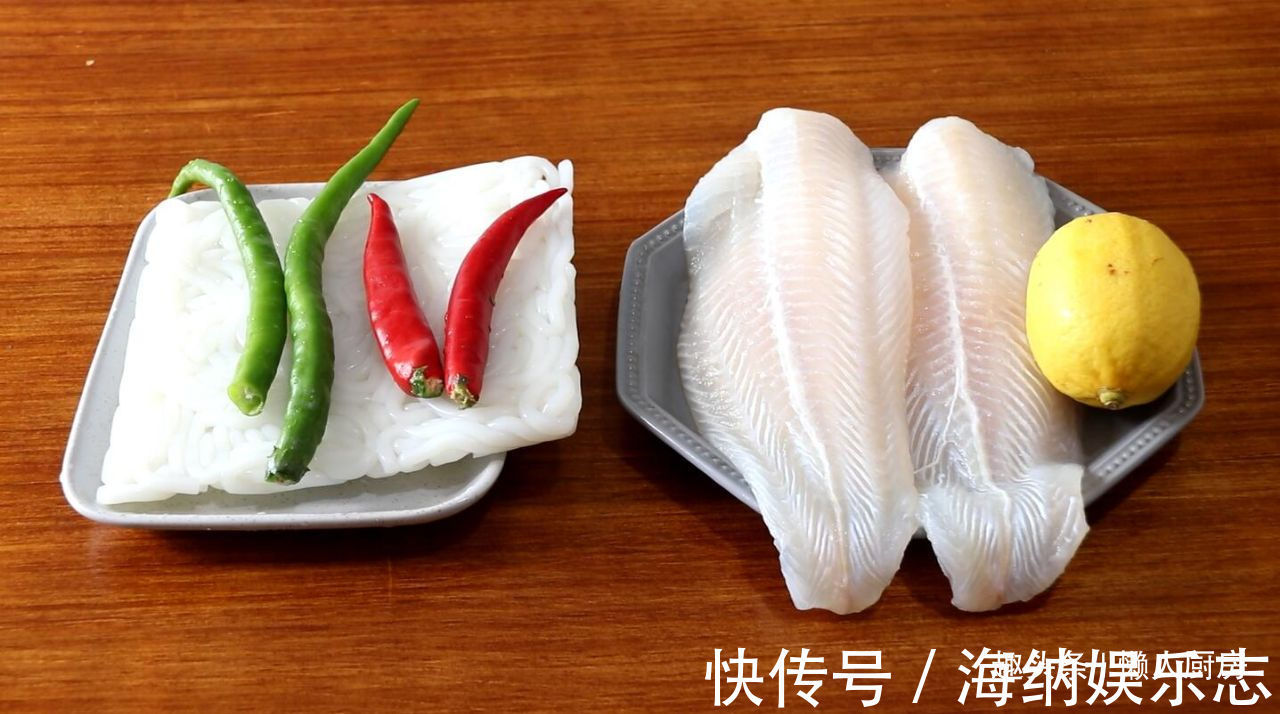 柠檬鱼片|酸菜鱼吃腻了,教你柠檬鱼片的做法,鱼肉爽滑,酸辣清香解油腻
