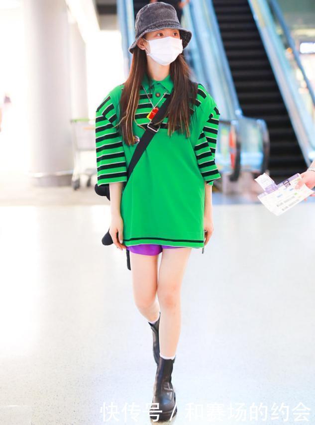 腿短偏胖的女人,穿衣别再塞衣角了,学会这2个技巧,醒目又出彩