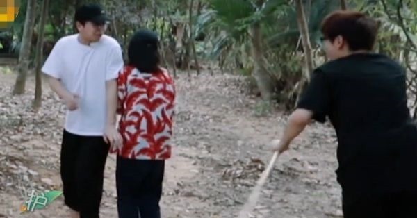 汪苏泷不小心打到张子枫，谁注意彭昱畅的第一反应比言情小说还甜