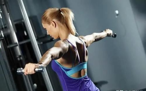 肌肉|背部增肌真的难练吗这4个动作，帮你练出真正雄壮的背部肌群