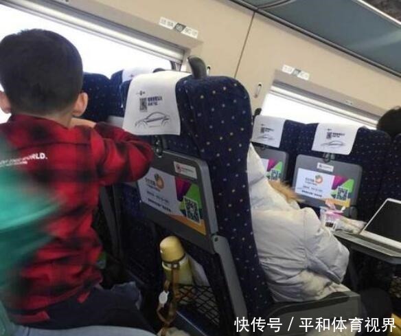 孩子|火车上3岁娃饿了,奶爸举动让人动容,网友:高级别炫富