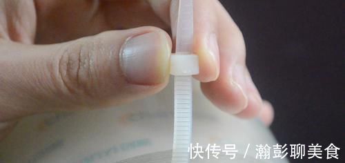 胶带上绑一根塑料扎带,作用太棒了,解决了很多人的困扰,太实用了