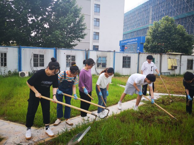 劳动|南京医科大学药学院：劳动激发药学梦 汗水浇灌幸福花