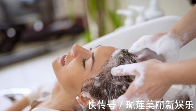 头皮|头发隔多久洗一次最好,很多人一直都做错了,难怪头发越掉越多