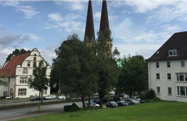 艺术家#“最贵在世艺术家”一生4段婚姻,58岁老来得子,一幅画卖4370万