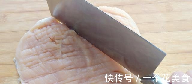 鸡胸肉|烤鸡排不用买着吃，自己在家做，安全健康，酥脆可口，美味多汁！