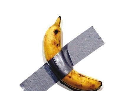 他在墙上粘了根香蕉,卖了90万,网友不懂,专家却说:这是艺术品