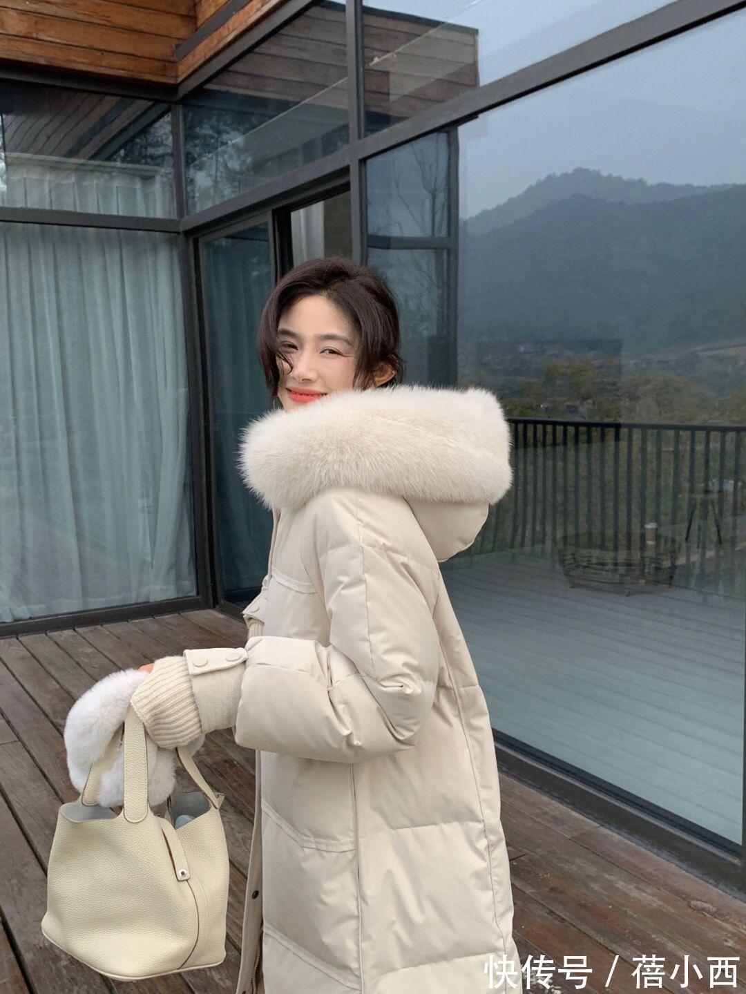 搭配 冬季穿什么“简约又保暖”?首选羽绒服,搭配半身裙或裤子都好看