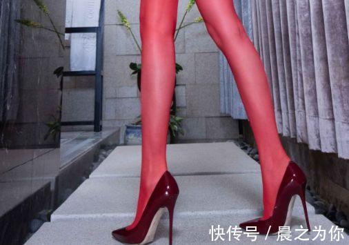 feel 可以漏出脚型的尖头细跟高跟鞋,也是男人的最爱!