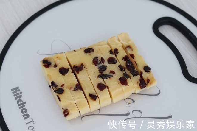 牛奶|孩子不喝奶,担心他会缺钙它是补钙“法宝”,一口吃3都嫌不够