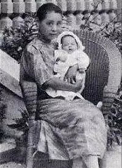 这个女人不一般:离婚后获得新生,变身银行副总裁