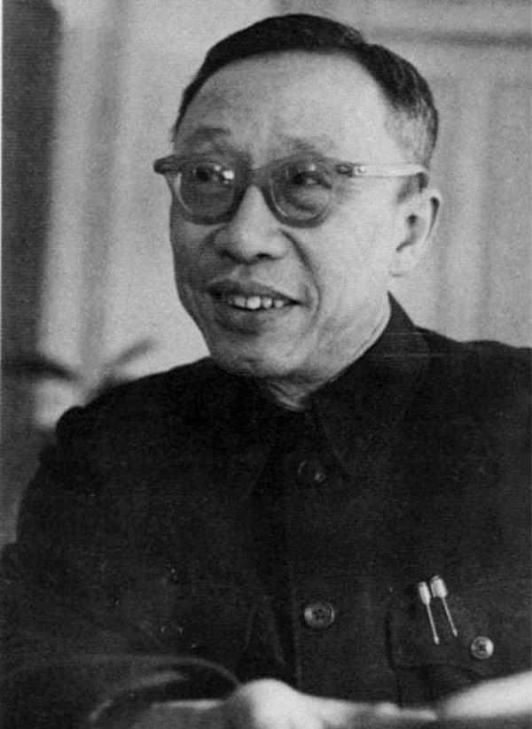 理发|溥仪出狱后第一次去理发,问了理发师个啥问题,把大家逗乐了?