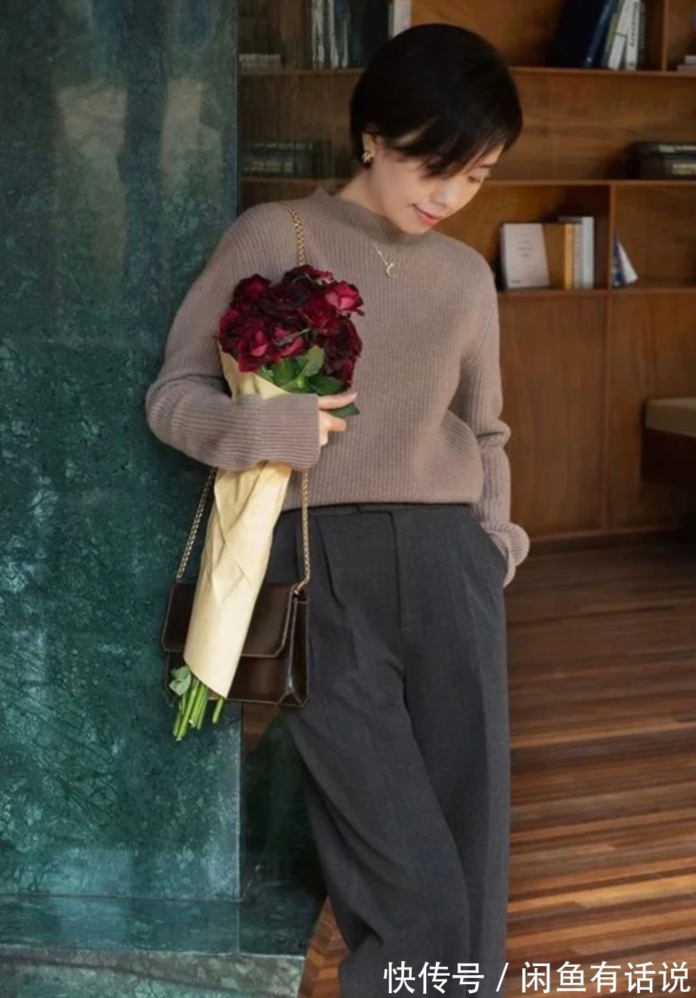 耐磨性|难怪小脚裤失宠了,现在中年女人爱穿“阳离子裤”,百搭又显气质