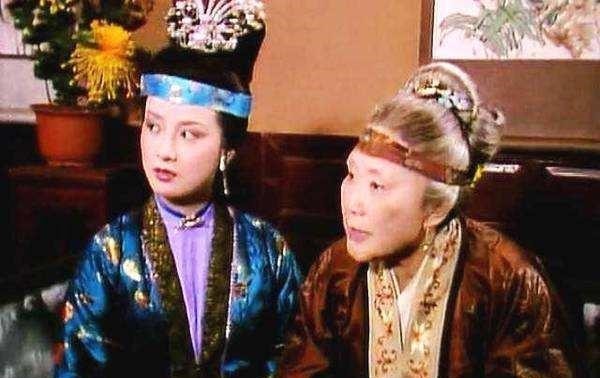 杏树@林黛玉住处窗纱旧了,贾母凭啥责备王夫人?王熙凤的反应才是经典