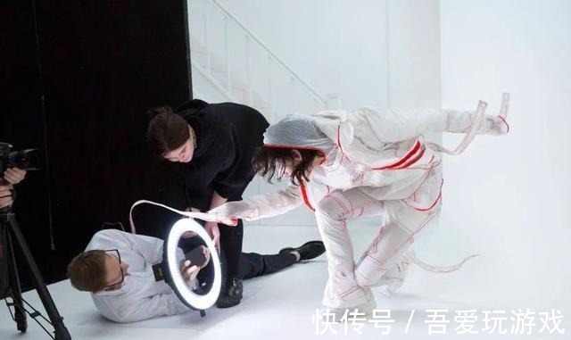 asic 用废弃安全气囊做鞋,都能炒到 2 万元!