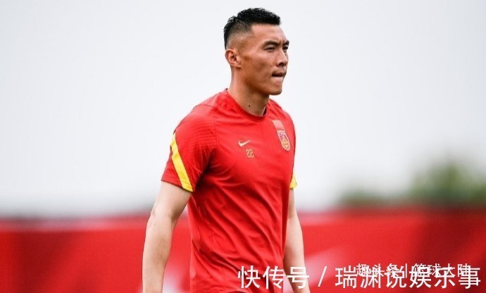 李铁|国足连夜开会调整!李铁找四位老将谈话,力挺于大宝继续首发