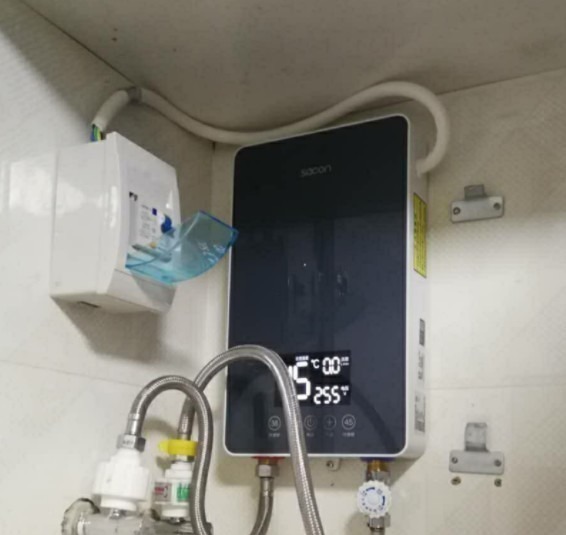 安装|厨房和卫生间离得远,用水热很不方便?别担心,教你2招轻松解决