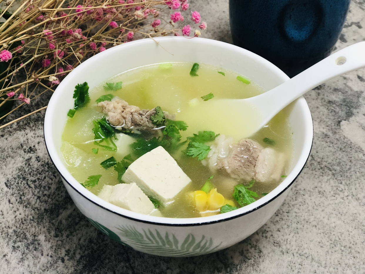 做冬瓜排骨汤时,牢记“1泡3不放”,肉香汤鲜,关键还没腥味儿