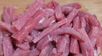 炸酥肉,不要直接用面粉!30年大厨教你,金黄酥脆肉质嫩,不回潮