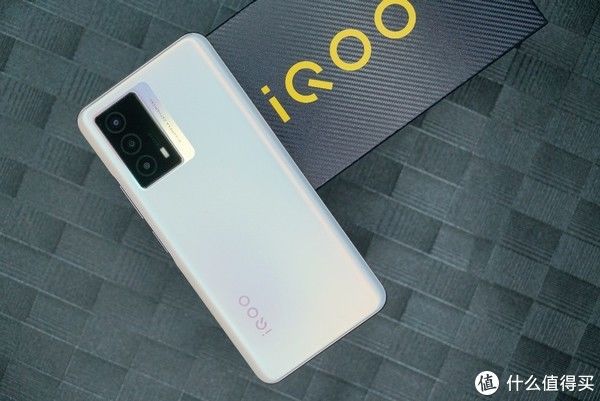 iqoo|iQOO Z5首发测评：入门手机就不能不将就吗？