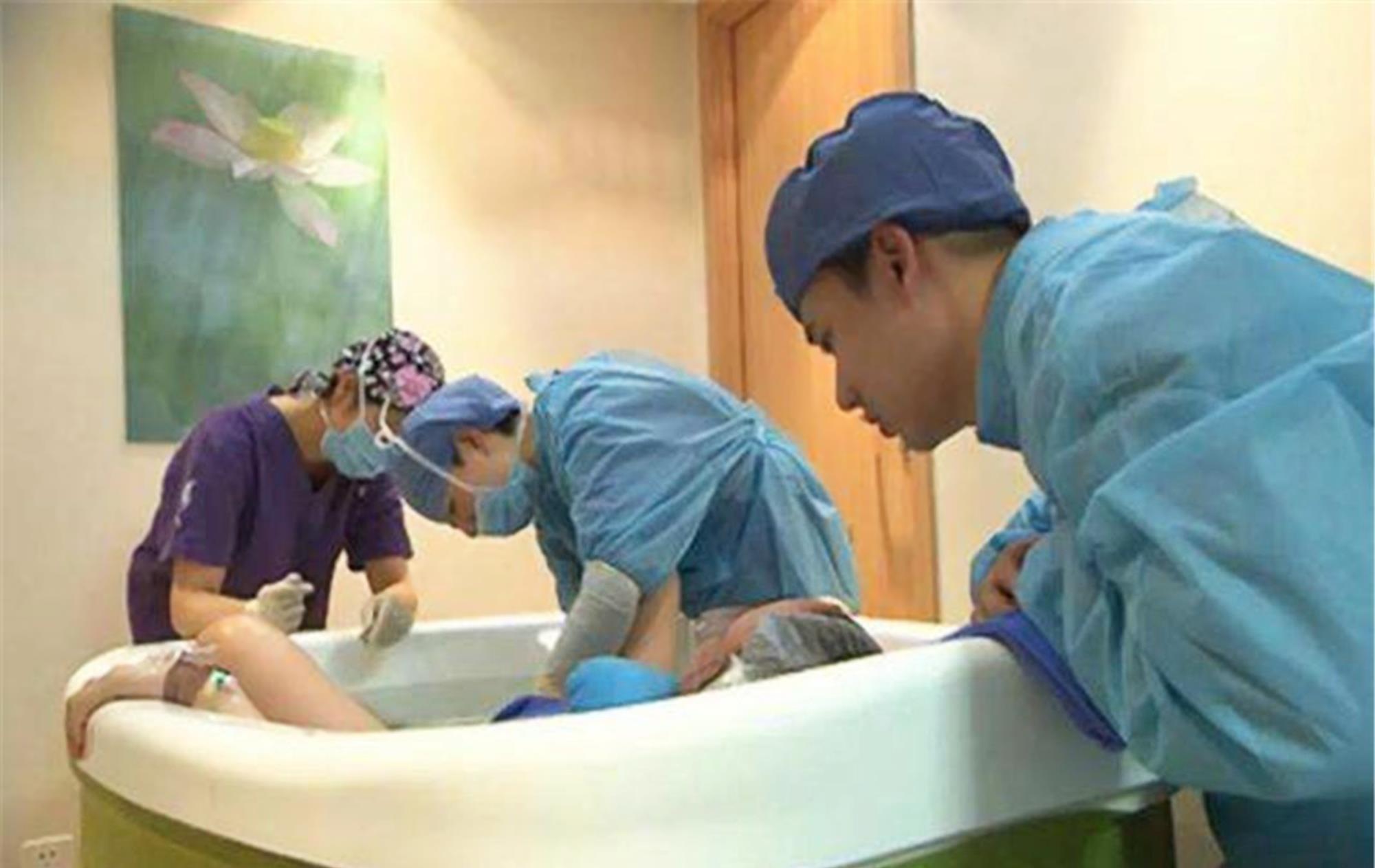 好处|水中分娩好处颇多,为啥女明星很少用呢?产科专家:钱再多也没招