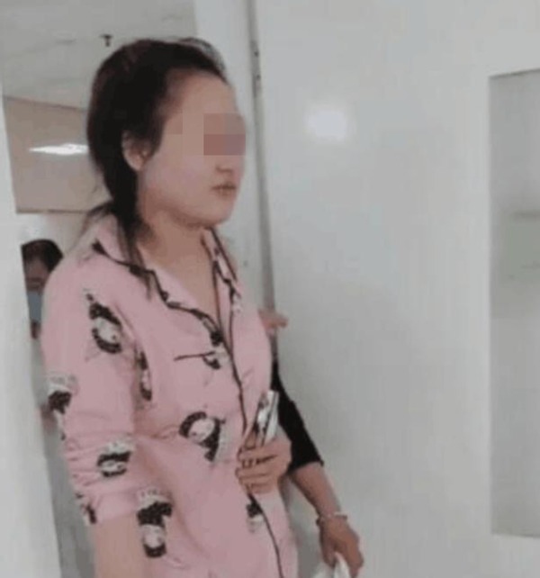 顺产|“最霸气产妇”火了,顺产完自己走回病房,网友:真是个神人