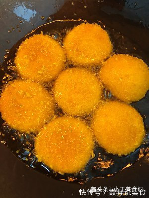 这才是南瓜饼最好吃的做法,外面根本买不着,比肉都香!