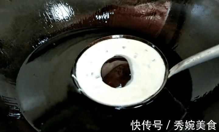 黄豆|天冷，早餐别再吃油条了，换种吃法，不醒面不揉面，咸香又酥脆