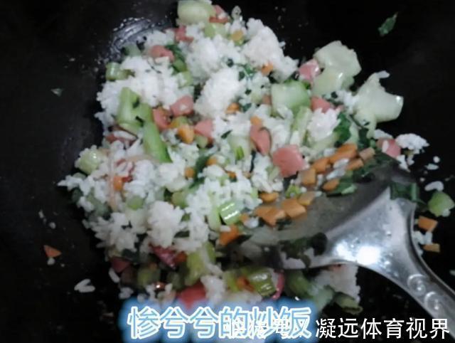 一日三餐|95后孕妈晒自制餐哭诉吃不好,网友不买账:不会做饭有理了?