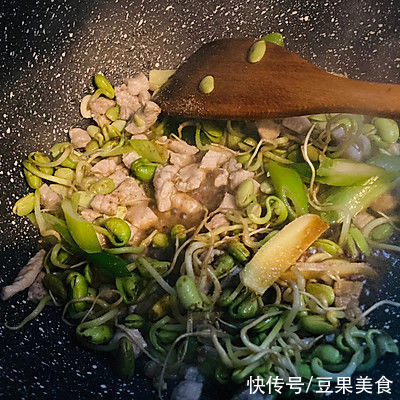 肉丁|想要滋阴补血吗？这道肉丁豆芽少不了